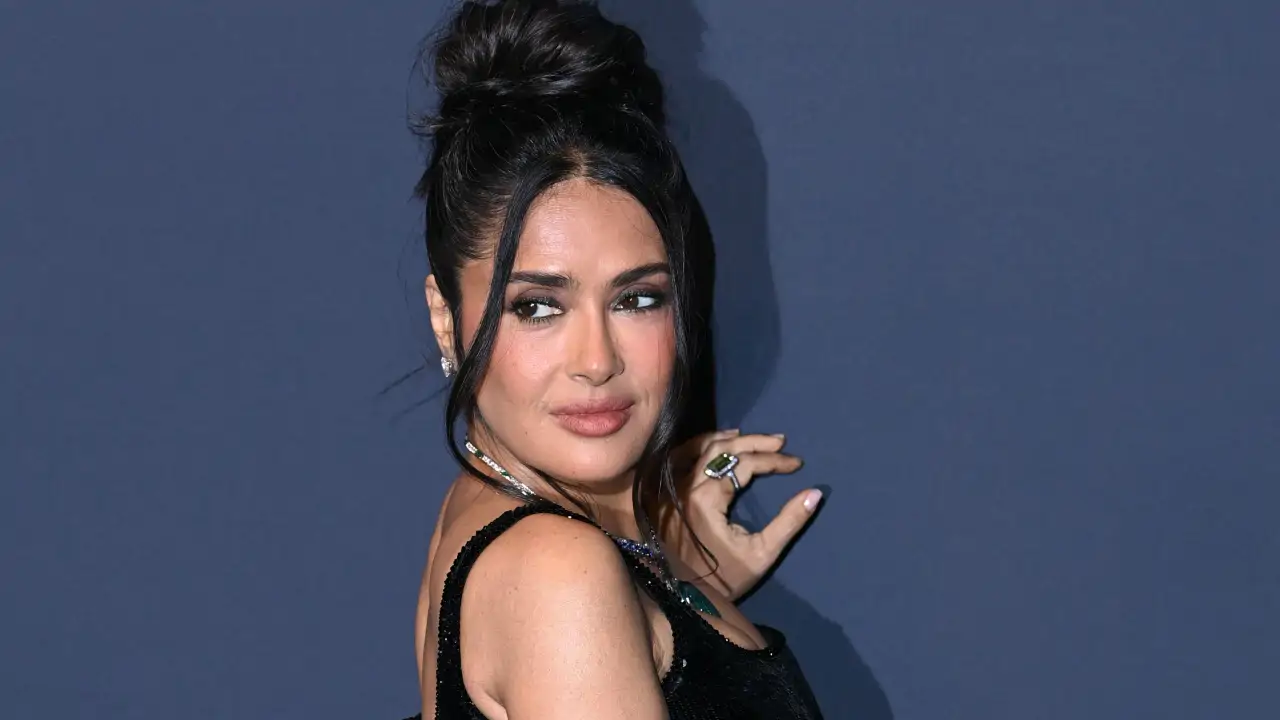 Salma Hayek (58 años), sobre los consejos de su abuela para mantenerse joven: “Lávate bien la cara por las noches y no por las mañanas”