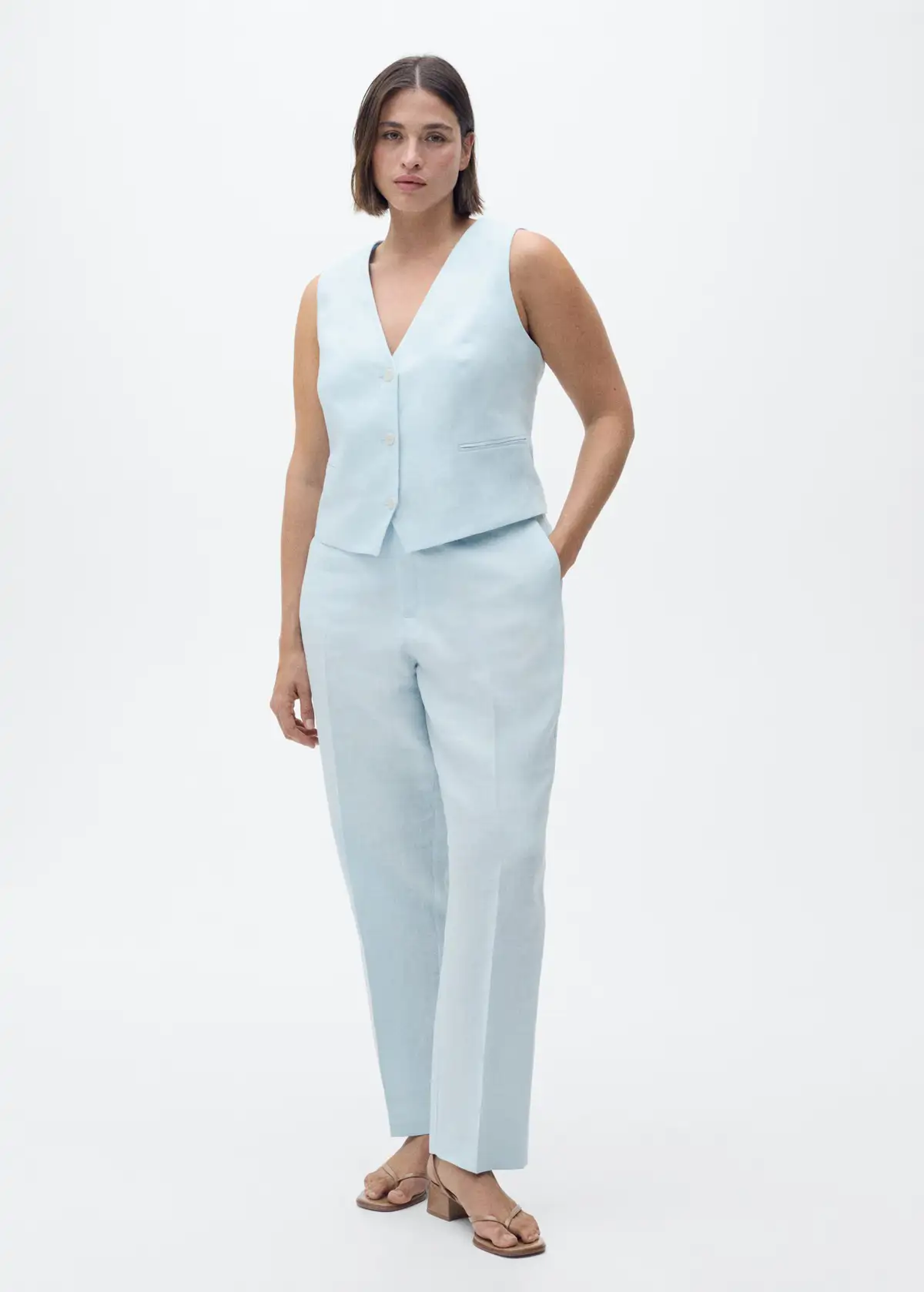 Look traje de verano Tamara Falcó