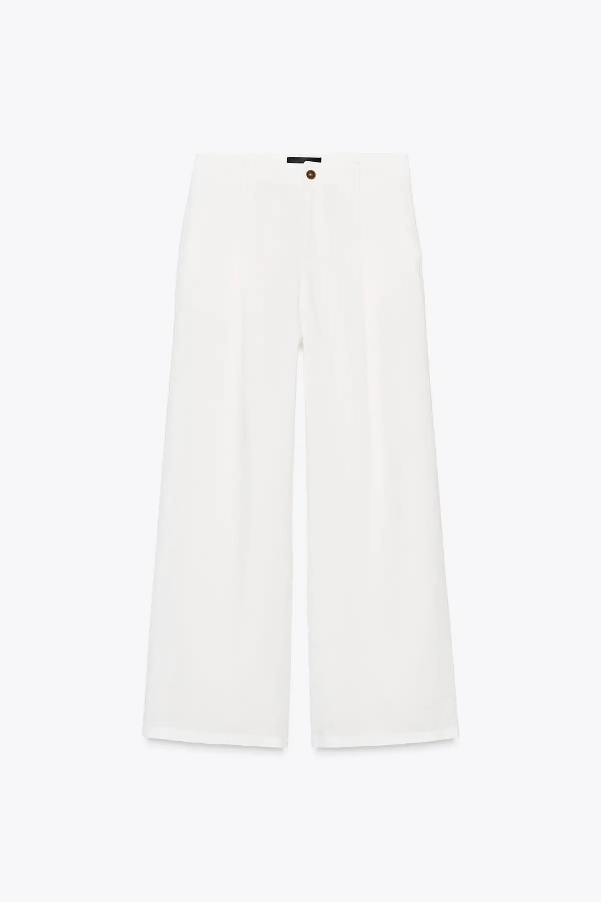 Pantalones blancos.