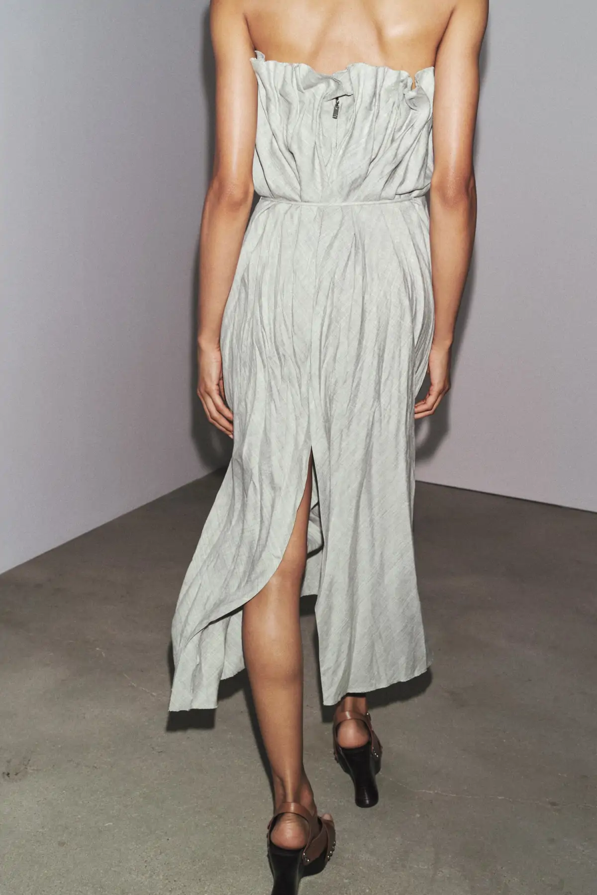 Vestido de invitada de Zara.