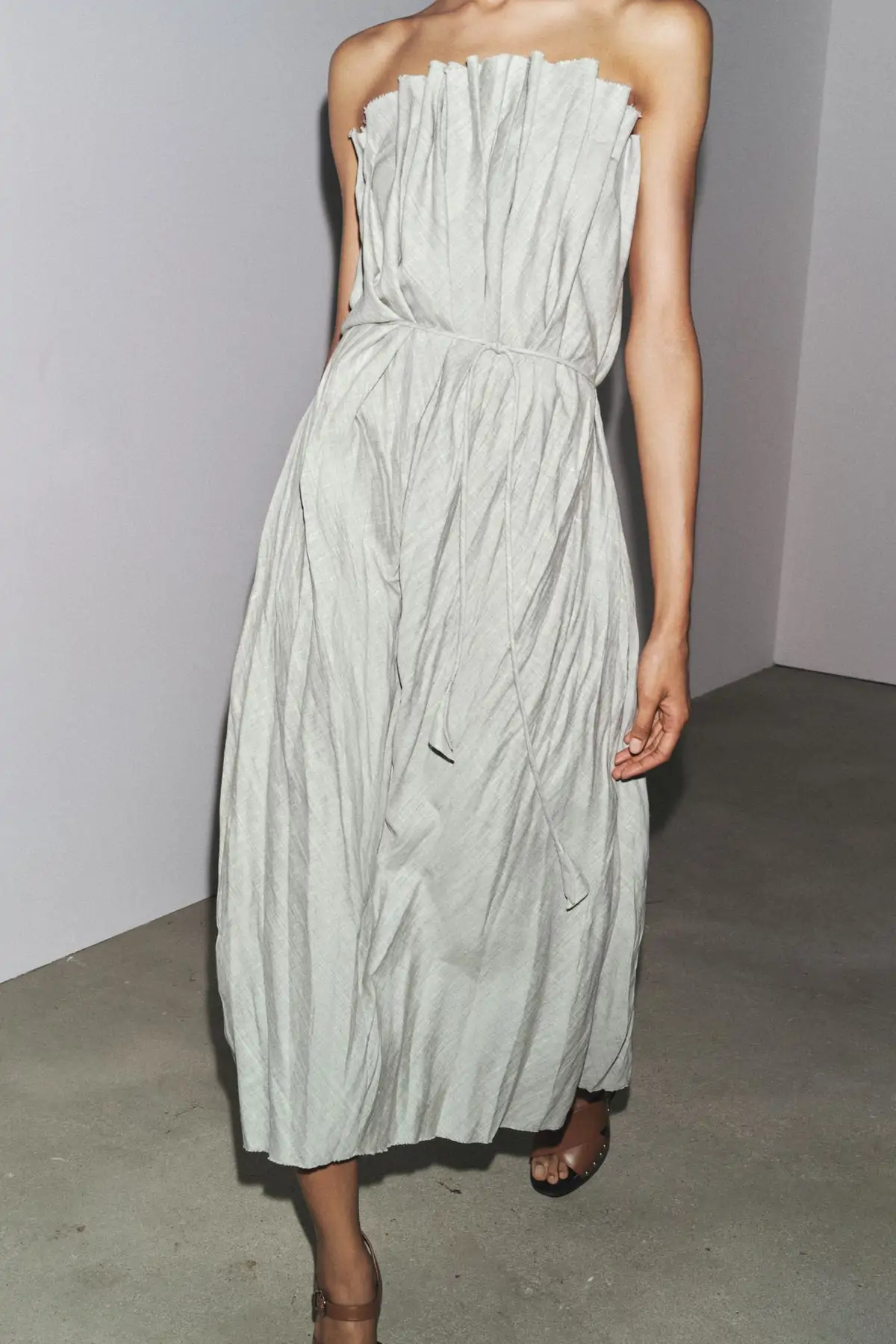 Vestido de invitada de Zara.