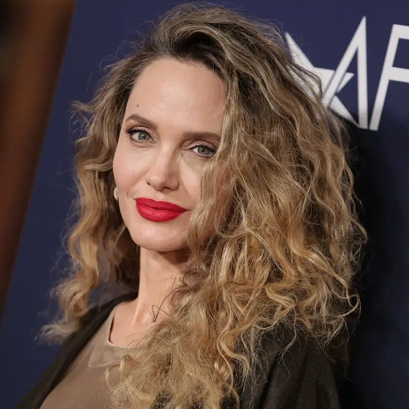 Angelina Jolie (50 años), sobre la dieta proteica que sigue para estar delgada y en forma: “Puedo comerme una bolsa de grillos como si fuera de patatas”