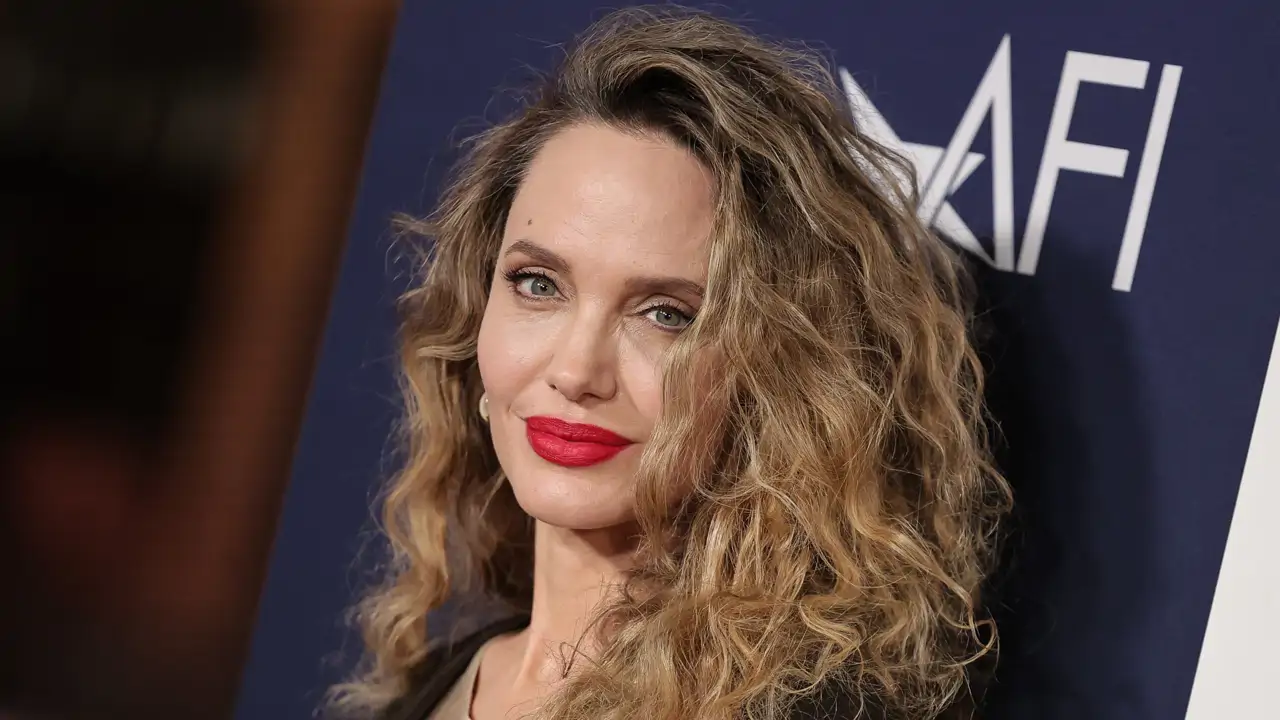 Angelina Jolie (50 años), sobre la dieta proteica que sigue para estar delgada y en forma: “Puedo comerme una bolsa de grillos como si fuera de patatas”