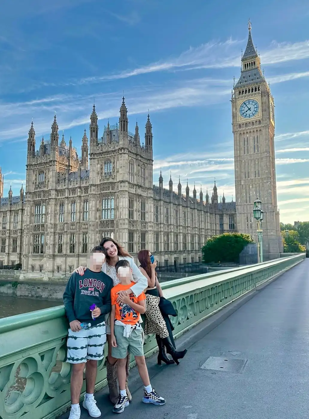 Jessica Bueno y sus hijos