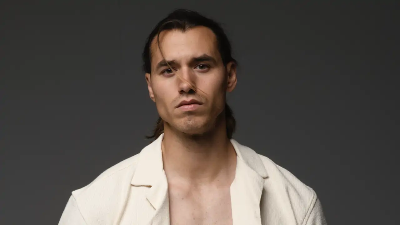 EXCLUSIVA | Jesús Rubio, Iker en 'Olympo' de Netflix: "Con tantos músculos la serie podría haber sido igual de vanidosa que 'Élite', pero han tomado muchos riesgos para distanciarse"
