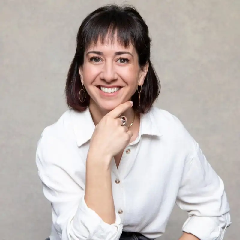 Alba Cardalda, neuropsicóloga: “Una manera de parar el bucle de pensamientos nocturnos es escribirlos”