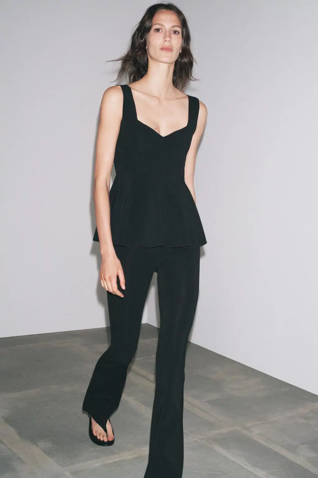 Con peplum