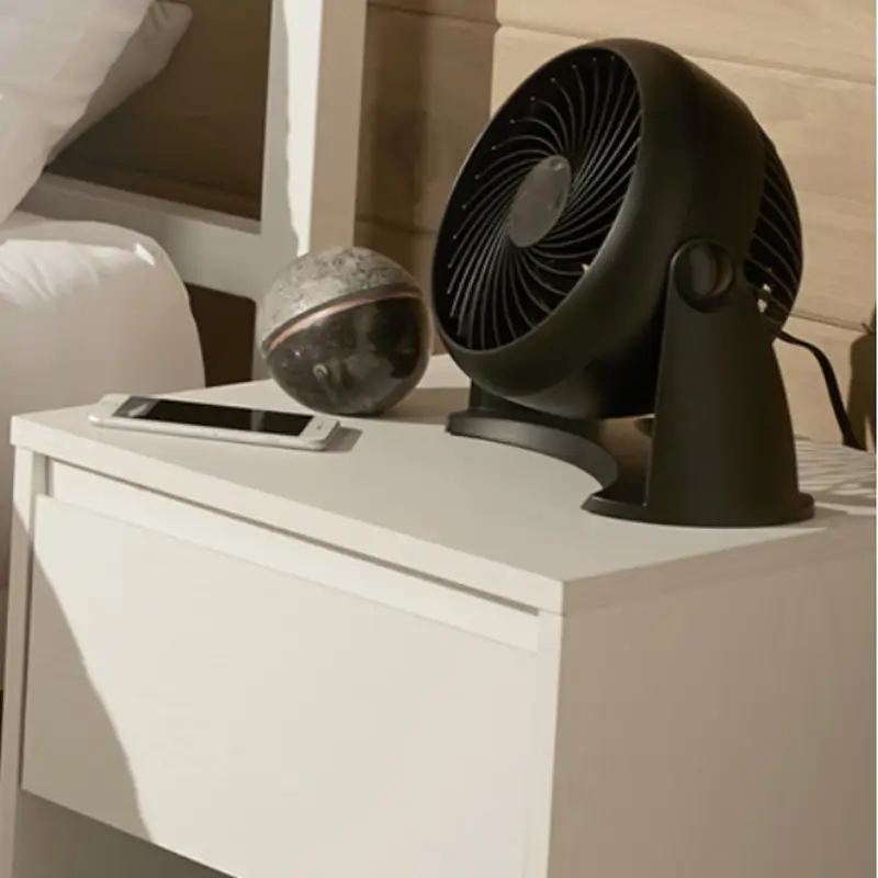 Sergio Llorente, electricista, calcula lo que cuesta dormir toda la noche con el ventilador encendido
