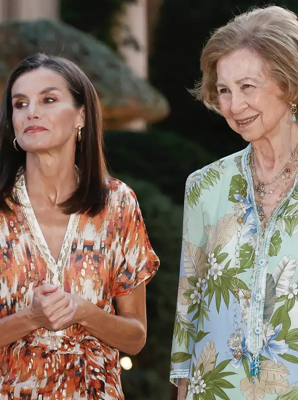 Una experta en protocolo, sobre el motivo de la diferencia salarial entre la reina Letizia y doña Sofía: "Tiene una fuerte carga simbólica. Refleja un equilibrio institucional deliberado"