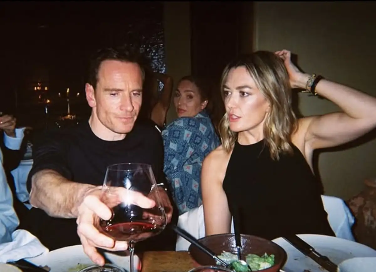 Marta Ortega y Michael Fassbender.