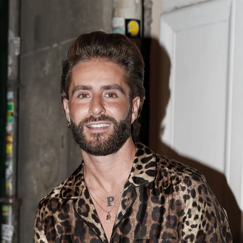 Noticias del corazón: del nuevo proyecto de Pelayo Díaz en Telecinco tras 'Supervivientes 2025' a las vacaciones de Cayetano Rivera