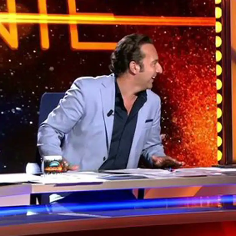 Iker Jiménez, obligado a parar 'Horizonte' por un ataque de risa: "¡A calzón quitado no!"