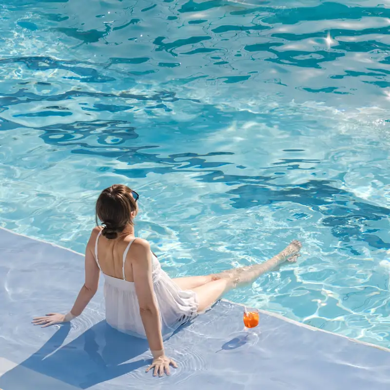 Adiós piscinas sucias: Intex "liquida" (por menos de 40€) el kit de limpieza más barato y eficaz para sacar hojas, bichos y limpiar el fondo 