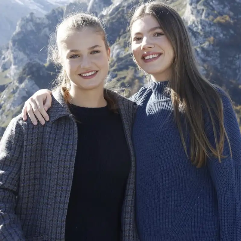 El detalle de la prensa francesa sobre el inesperado encuentro entre la princesa Leonor y la infanta Sofía: “El tiempo debió parecer lento”