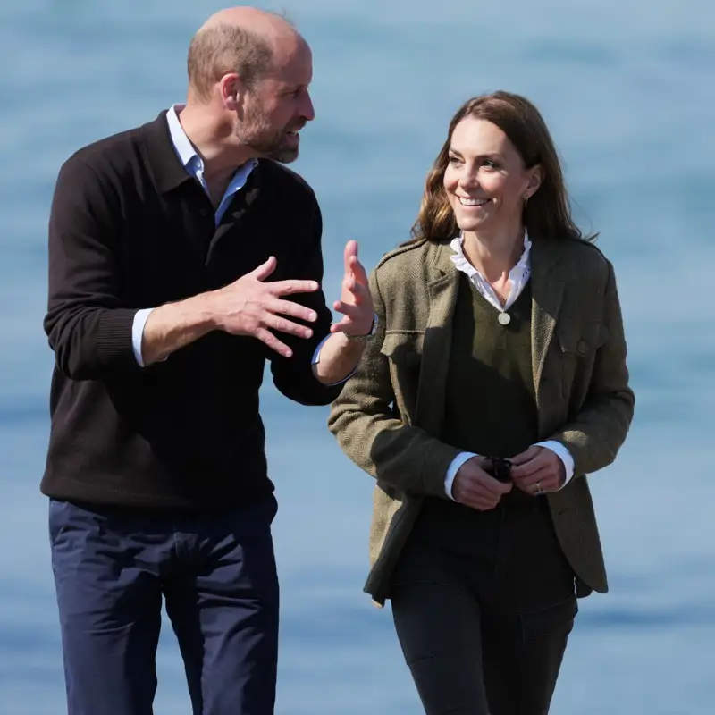 Una experta real señala la diferencia del príncipe Guillermo en sus vacaciones con Kate Middleton: “Es un cambio radical”