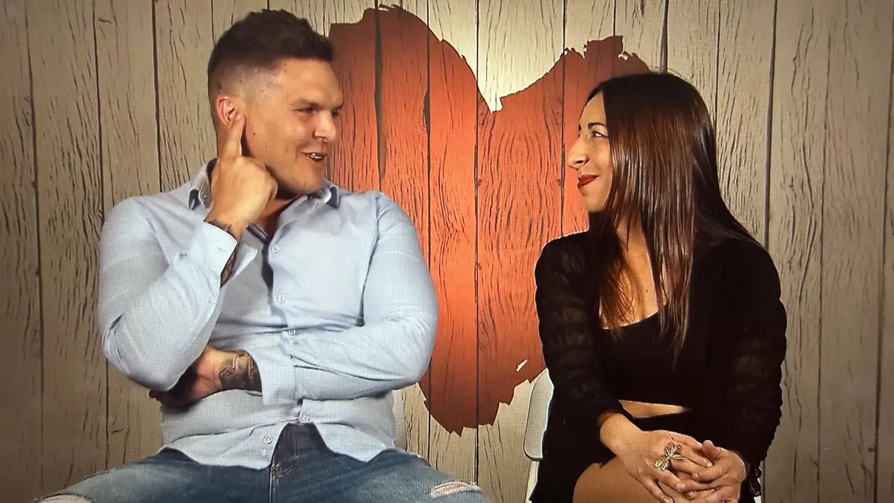 Carlos Sobera frena en seco a uno de los comensales de 'First Dates': "No, no, no"
