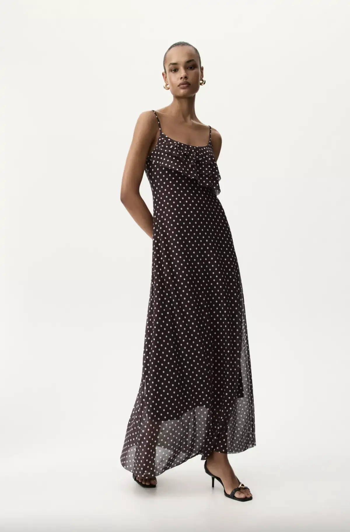 vestido midi de volantes
