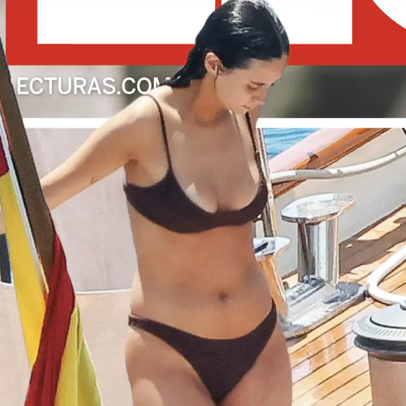 Las lujosas vacaciones de Victoria Federica en Ibiza: disfrutando de un yate, y sin su novio, Borja Moreno, cerca