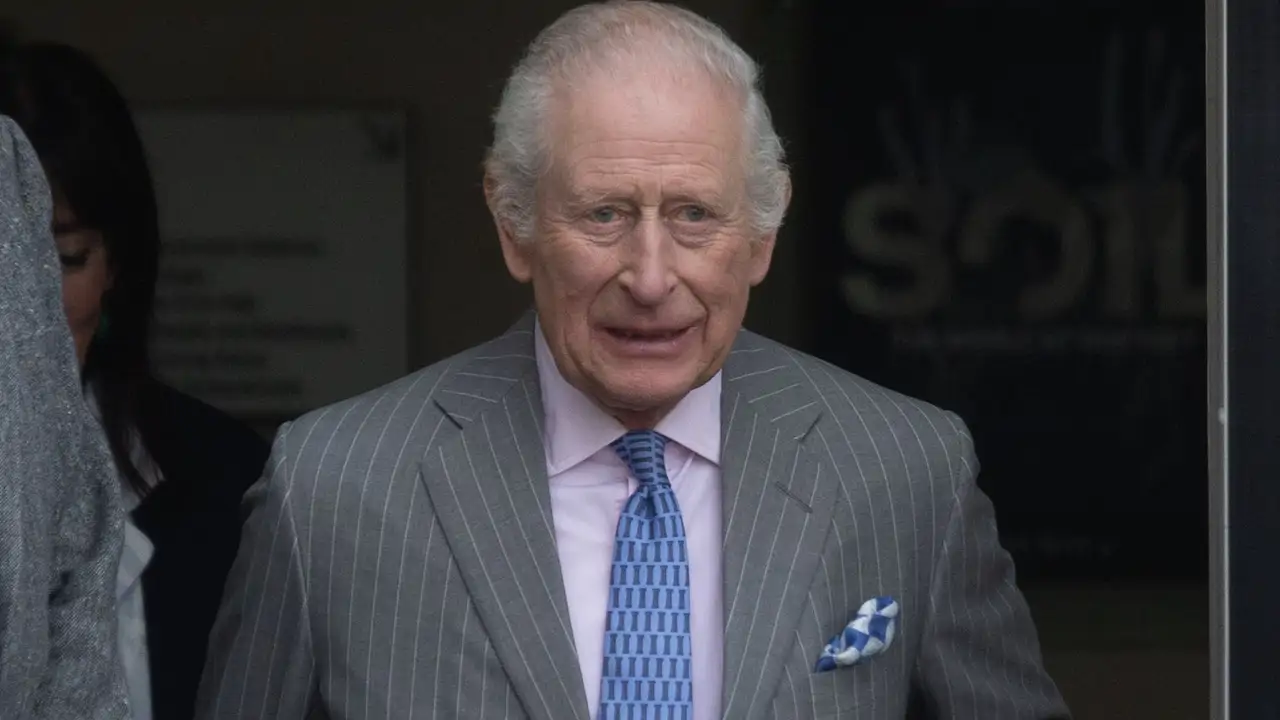 El Palacio de Buckingham, obligado a pronunciarse debido al último percance de salud del rey Carlos III