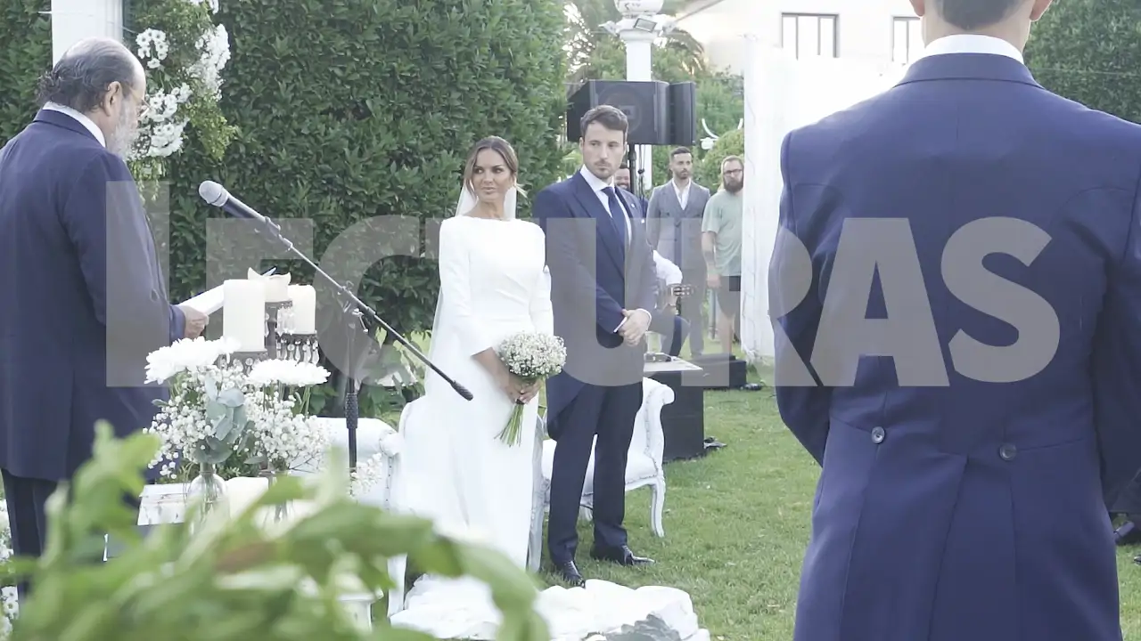 EXCLUSIVA | Te colamos en la romántica ceremonia nupcial de Marta López y Alejandro Huerta: de la emoción de la novia a su primer paseo como marido y mujer