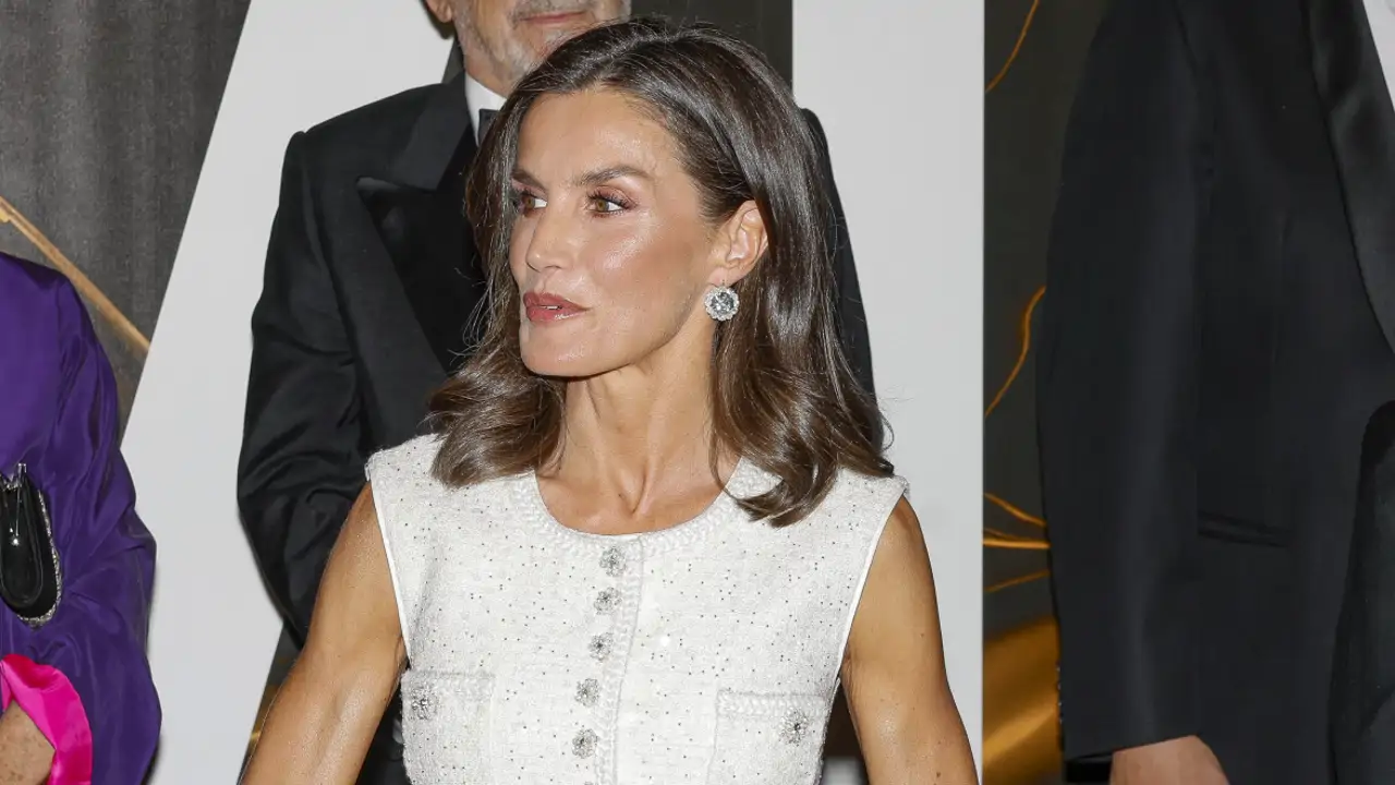 Una experta en patronaje avisa sobre la reina Letizia y sus looks: "Va a estar bastante controlada… La cosa no está para demasiadas fiestas"