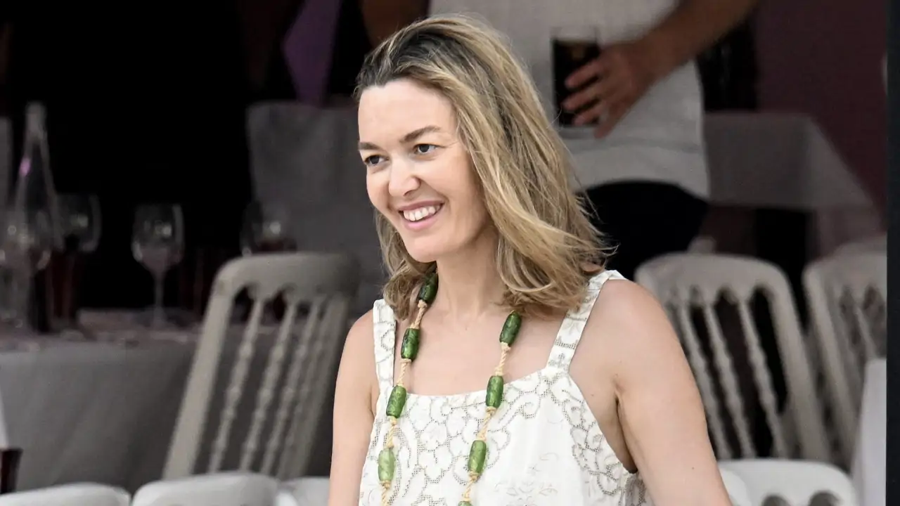 Ni de lunares ni de flores, acaban de llegar a Zara los 10 vestidos largos en tendencia que más llevarás y mejor sientan en verano