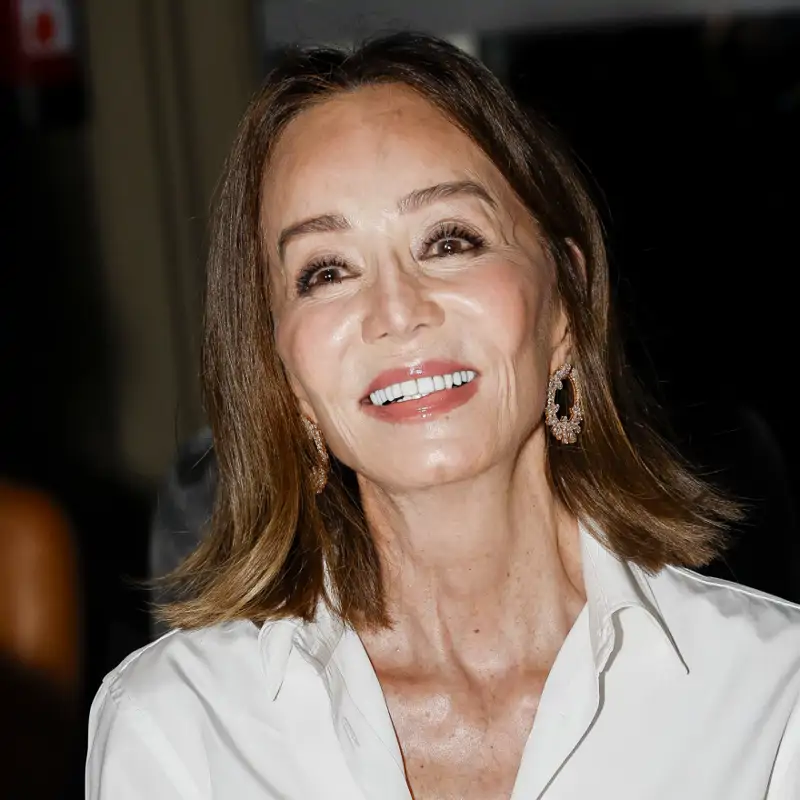 Ana Espejo, peluquera: "El corte de pelo de Isabel Preysler está muy pensado, nunca lo corta demasiado para no aparentar más edad. Siempre por la clavícula o los hombros"