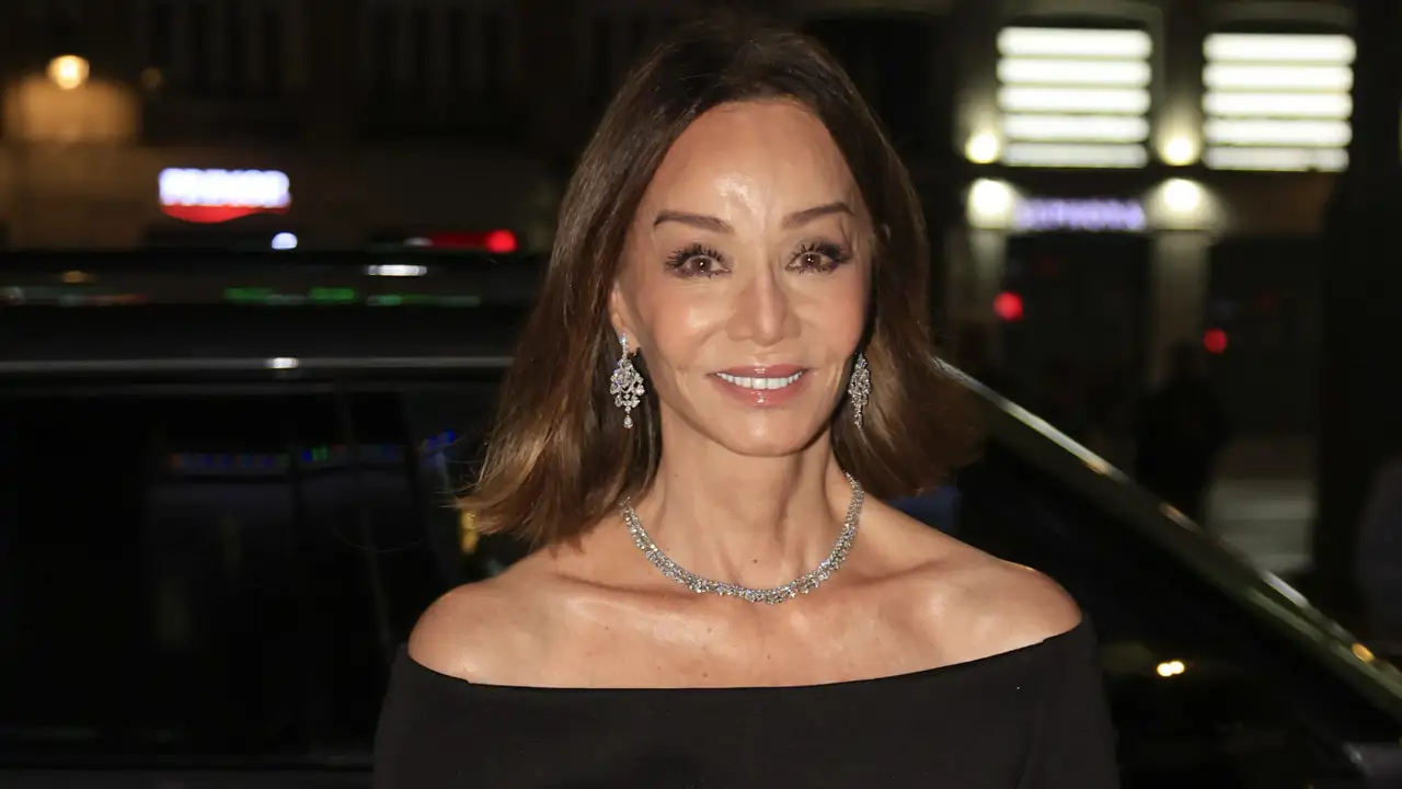 Ana Espejo, peluquera: "El corte de pelo de Isabel Preysler está muy pensado, nunca lo corta demasiado para no aparentar más edad. Siempre por la clavícula o los hombros"