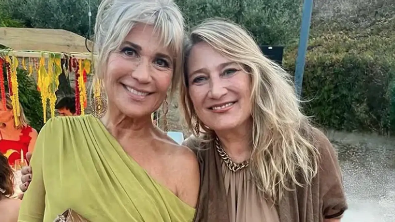 Julia Otero, espectacular en la boda de su hija, con un vestido que hace tipazo: el look de invitada perfecto para mujeres +60