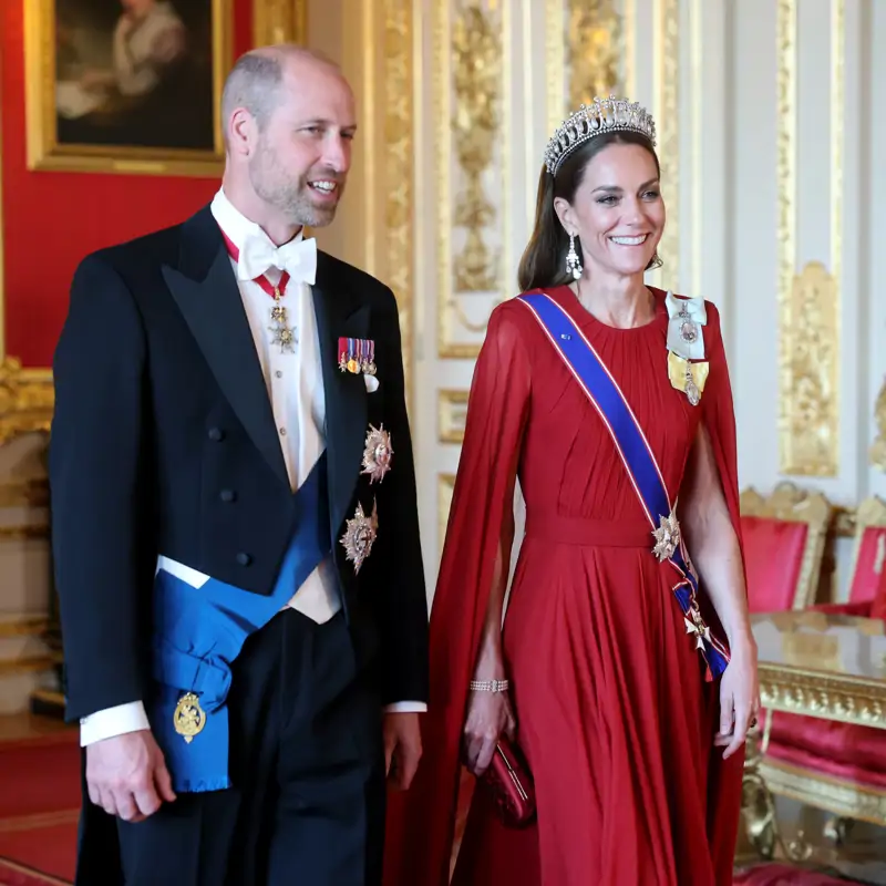 Kate Middleton brilla en su esperada reaparición en una cena de gala: de la tiara que ha elegido a su espectacular vestido rojo