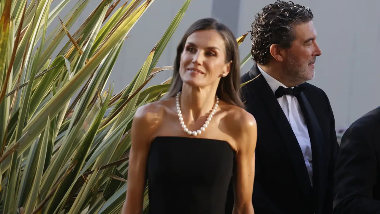 María José Gómez y Verdú, experta en protocolo, sobre la intención de la reina Letizia al lucir su collar de perlas: "El gesto no es menor... Hizo un recordatorio sutil pero poderoso"