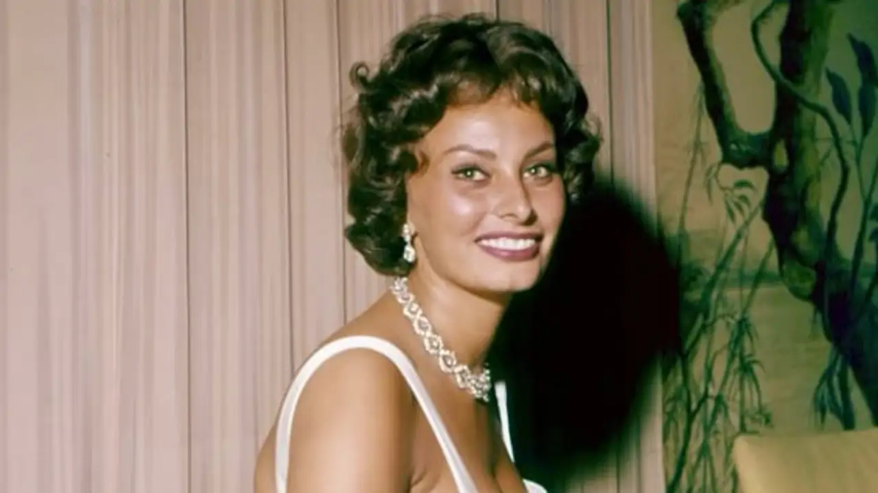 Sophia Loren (90 años), sobre el envejecimiento: “La vida sigue y no hay un momento en el que piensas que ya te has hecho mayor"