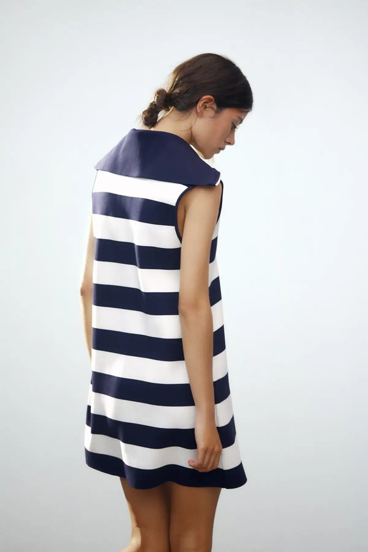 Vestido de rayas.