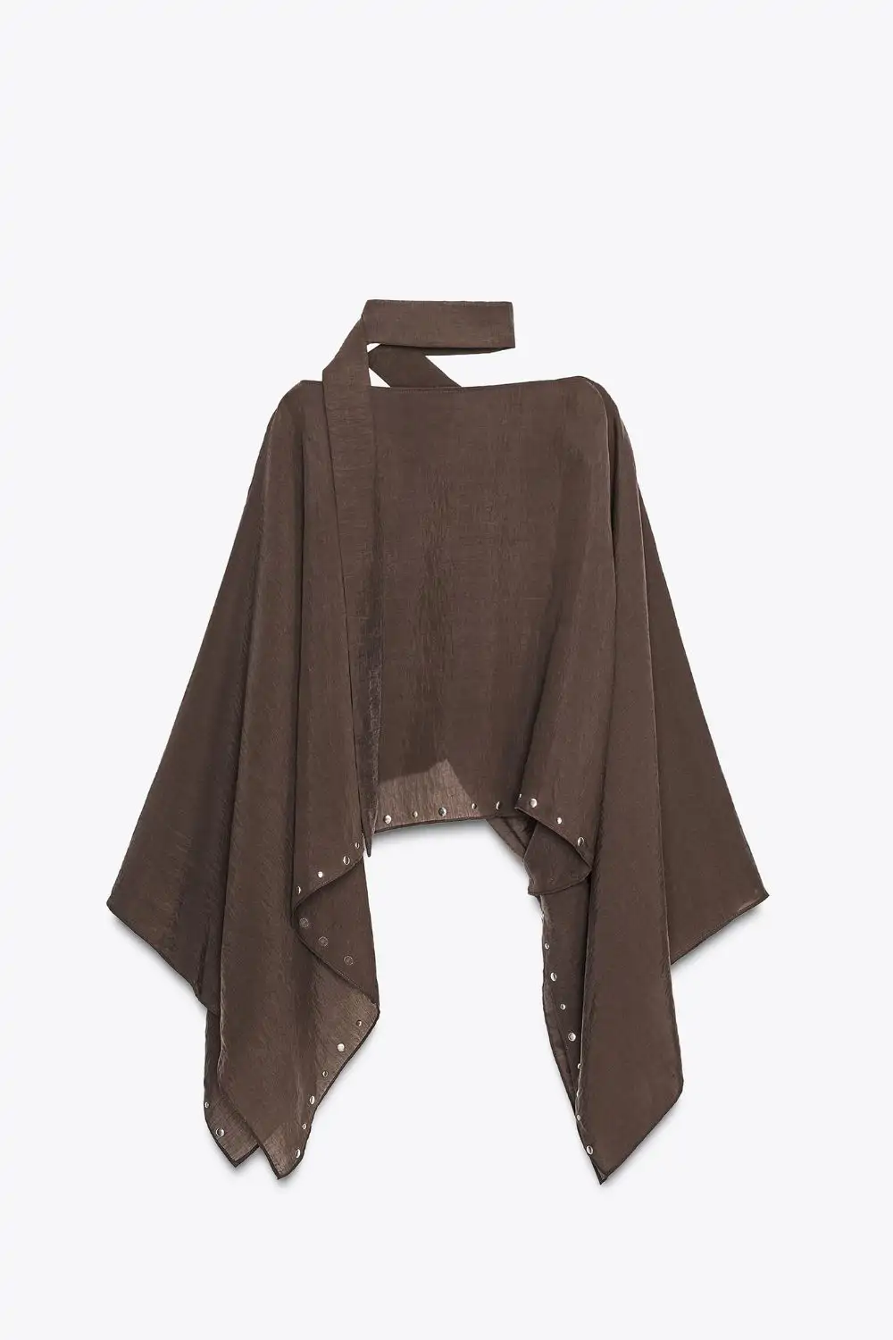 Capa foulard con tachuelas