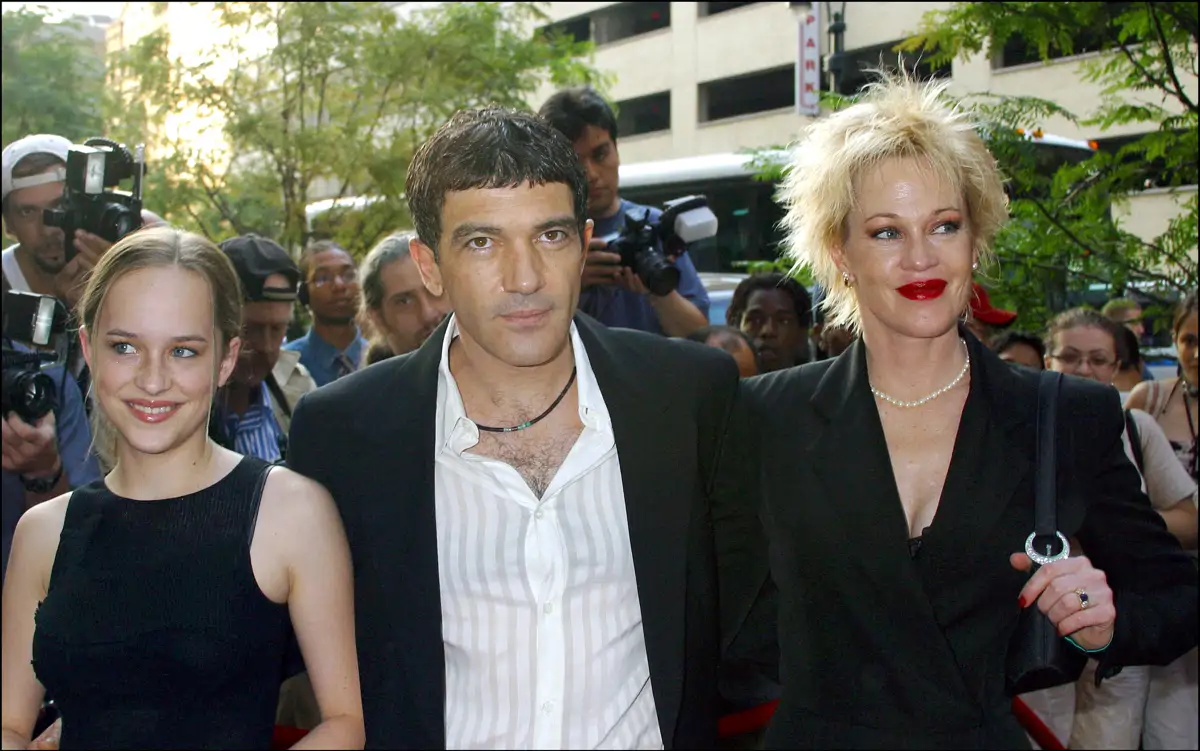 Dakota Johnson, Banderas y Melanie