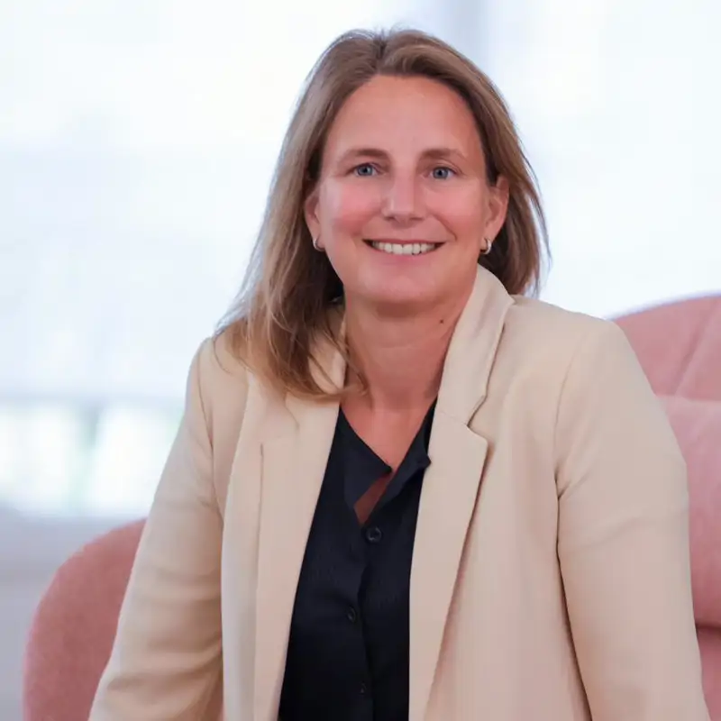 EXCLUSIVA | Natalia de Santiago, financiera experta en ahorro: "Todo lo que estés ahorrando a largo plazo no se puede dejar en la cuenta, porque en lugar de ir creciendo se lo va a ir comiendo la inflación" 