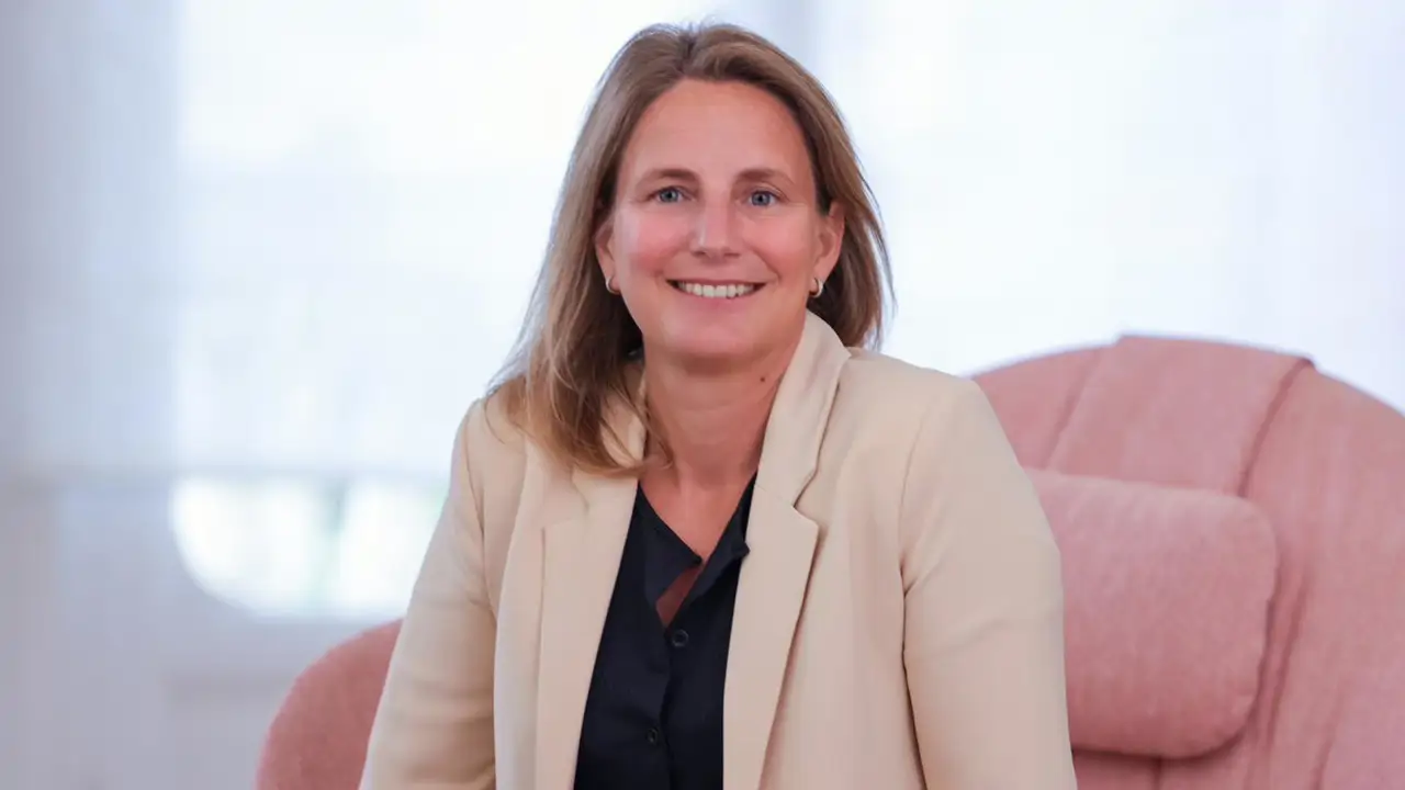 EXCLUSIVA | Natalia de Santiago, financiera experta en ahorro: "Todo lo que estés ahorrando a largo plazo no se puede dejar en la cuenta, porque en lugar de ir creciendo se lo va a ir comiendo la inflación" 