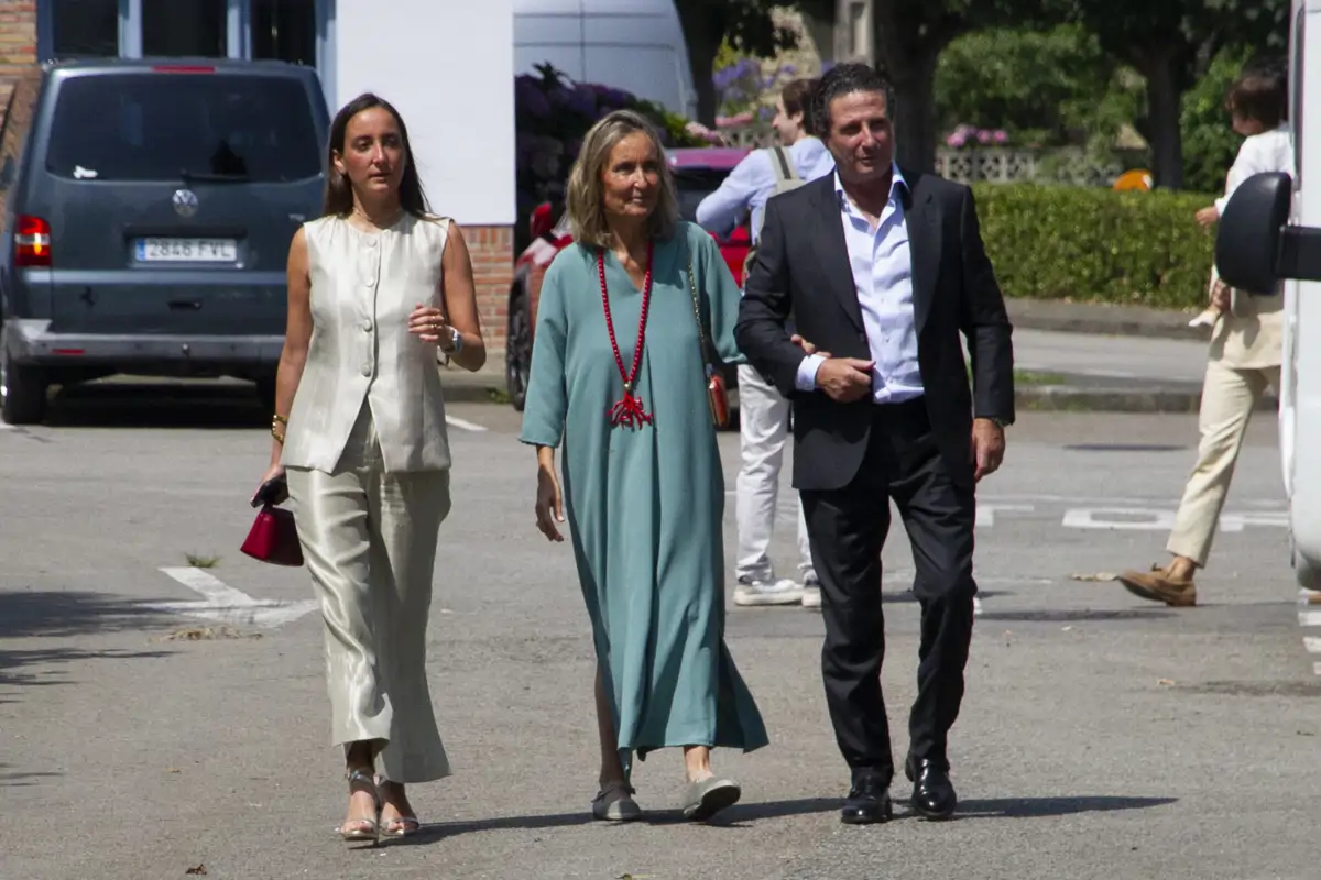 Lucía Pombo, Teresa Ribo y Víctor Pombo
