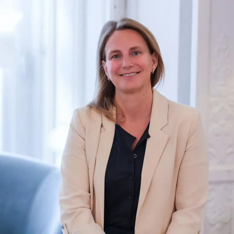 Natalia de Santiago, experta en ahorro: "Estamos perdiendo mucho dinero ahorrando en una cuenta sin moverlo. Se lo va a comer la inflación"