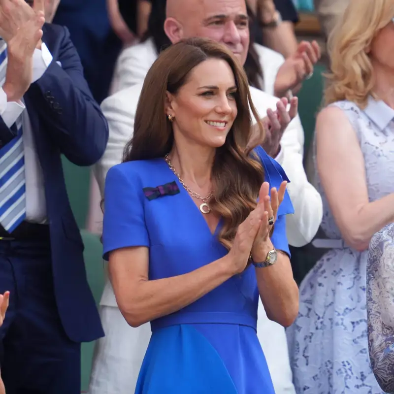 Kate Middleton, un día más en Wimbledon: acompañada del príncipe Guillermo y sus hijos y con un deslumbrante vestido azul eléctrico