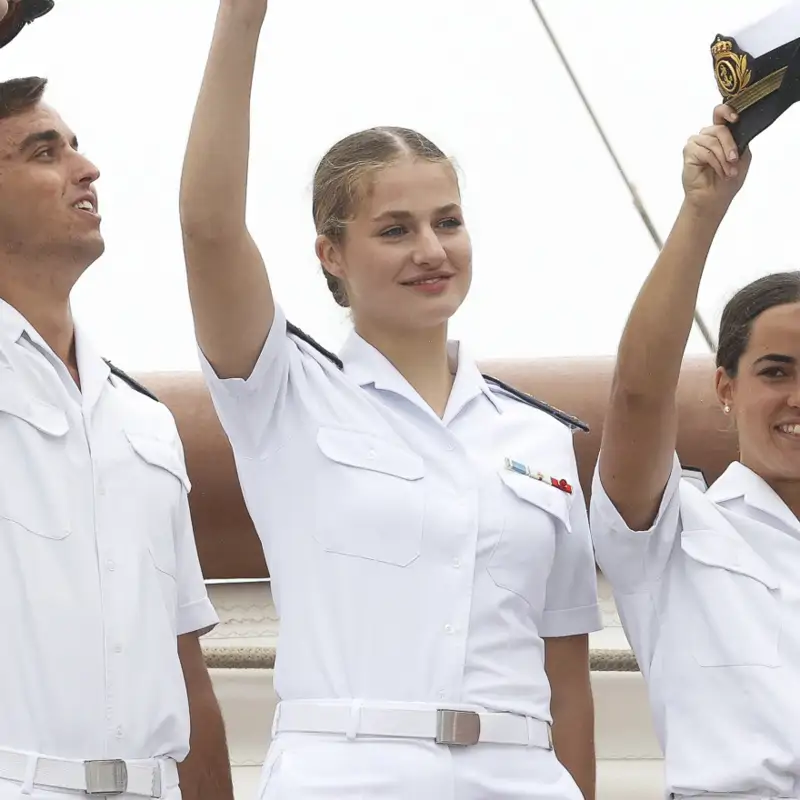 La princesa Leonor llega a Marín tras siete meses en alta mar: el desembarco con ‘tierra trágame’ que pone fin a su formación en Elcano