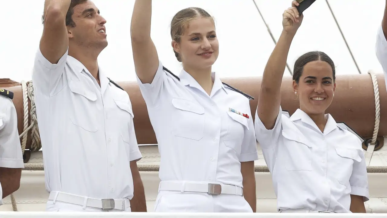 La princesa Leonor llega a Marín tras siete meses en alta mar: el desembarco con ‘tierra trágame’ que pone fin a su formación en Elcano
