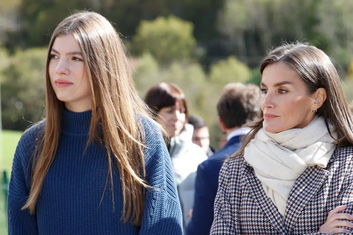 Letizia y Sofía en Pueblo Ejemplar
