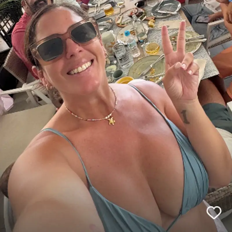 Anabel Pantoja comienza las celebraciones de su cumple: de la comida con amigos a la tarta más emotiva