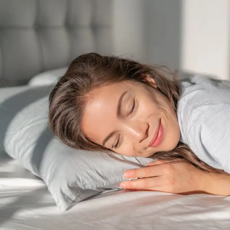 Tenía problemas para dormir en verano hasta que descubrí estos productos imprescindibles para descansar bien (todos en las rebajas veraniegas)