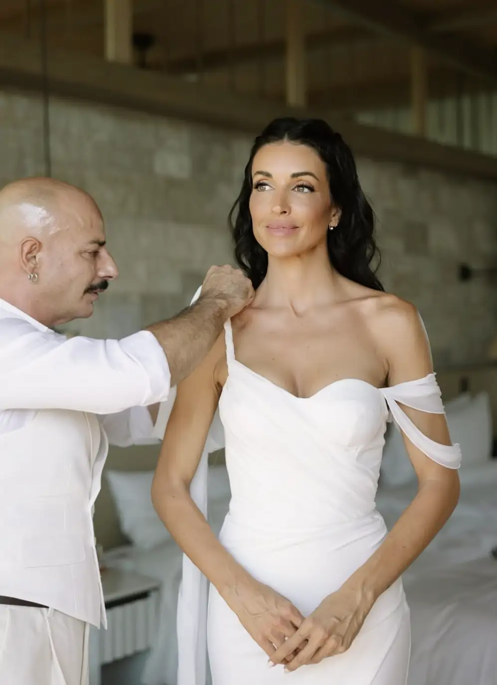 La mágica boda griega de Noelia López y Roberto Jiménez: del impresionante  vestido de la novia al papel protagonista de sus hijos