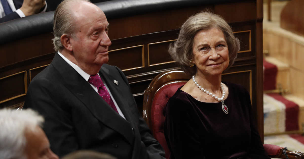Pilar Eyre, experta en Casa Real, advierte: “La primera noche Juan Carlos y  Sofía rompieron la cama”
