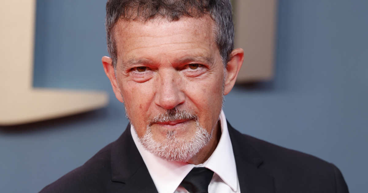 Antonio Banderas (64 años) y su nuevo estilo de vida: "Hago yoga de vez en cuando para estar más ágil"
