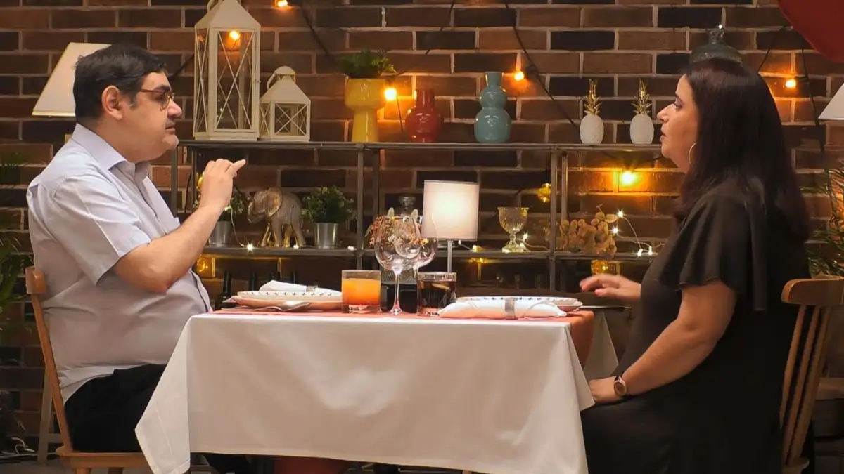 Un madrileño de 49 años deja a su cita muda en 'First Dates' al confesar su gran problema: “Sé que soy guapo, pero no me lo acabo de creer”
