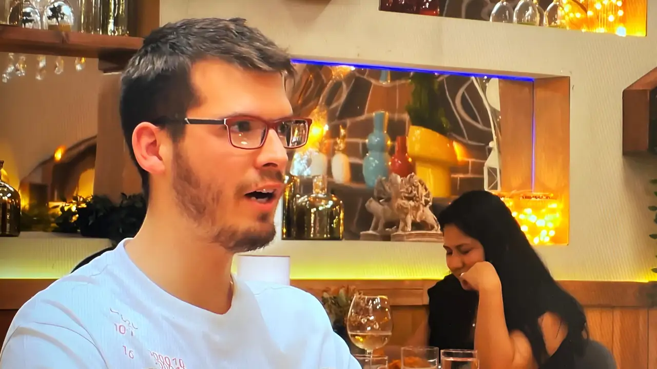 El Dani Martín de 'First Dates' se queda sin palabras con la fantasía de Diana de 19 años: “Me he quedado flipando, eso no es común”